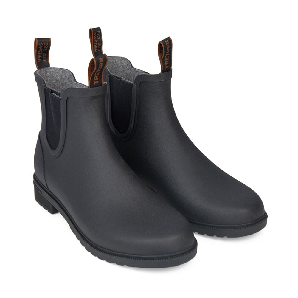 classic black chelsea boots