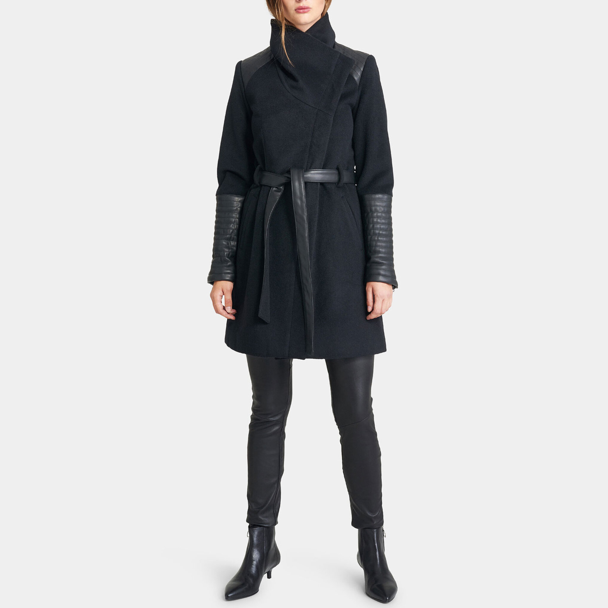 Funnel Coat i black från ROCKANDBLUE 