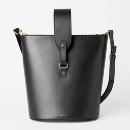 Siena Nubuck Handväskor Köp online på åhlens.se! Siena Nubuck Handväskor Köp online på åhlens.se!
