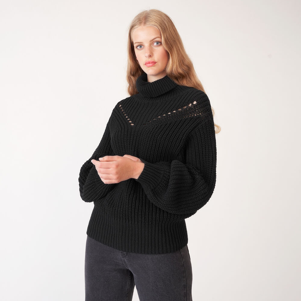 Stickad Polo NORA, svart Stickad Polo NORA, svart