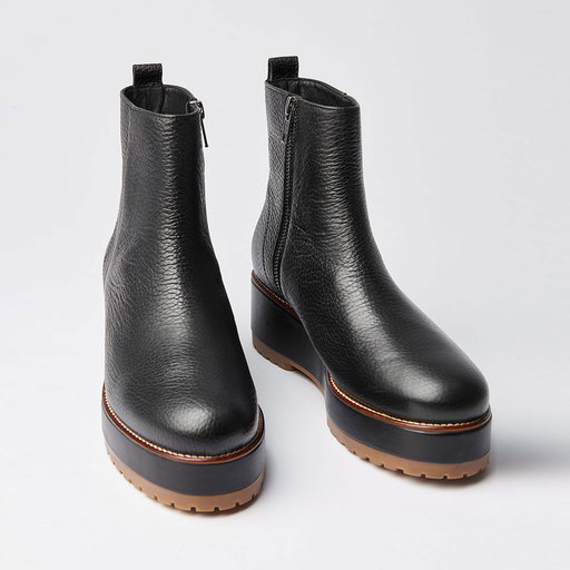 Rugged Zip Boot Grained Black Stövlar & boots Köp online Stövlett från Reschia till dam.