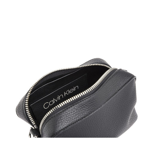 Race Crossbody Bag Axelremsväskor Köp online på åhlens.se! Race Crossbody Bag Axelremsväskor Köp online på åhlens.se!