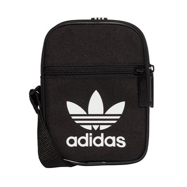 Trefoil Festival Bag I Svart Fran Adidas Originals Ahlens